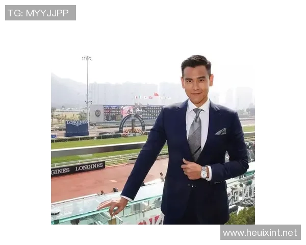 踢足球明星代言的手表展现运动时尚与精准工艺的完美结合